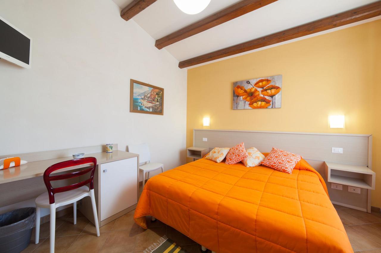 Bed and Breakfast I Giardini Di Elencosta Rilievo Exterior foto